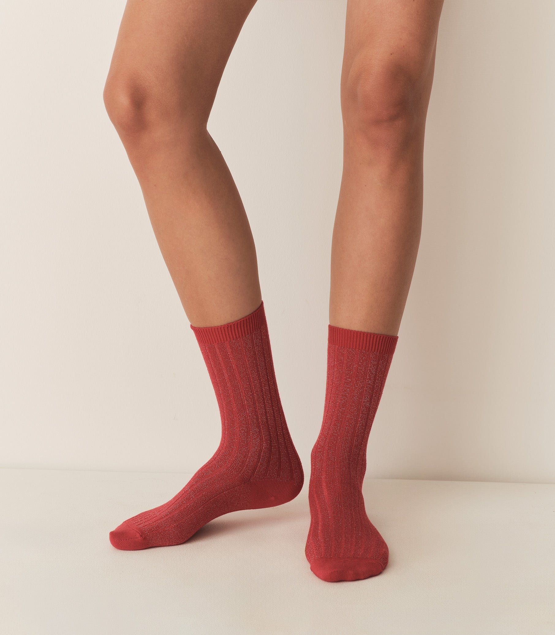 COLLEGIEN GLITTER CREW SOCK -- ROUGE CARMIN