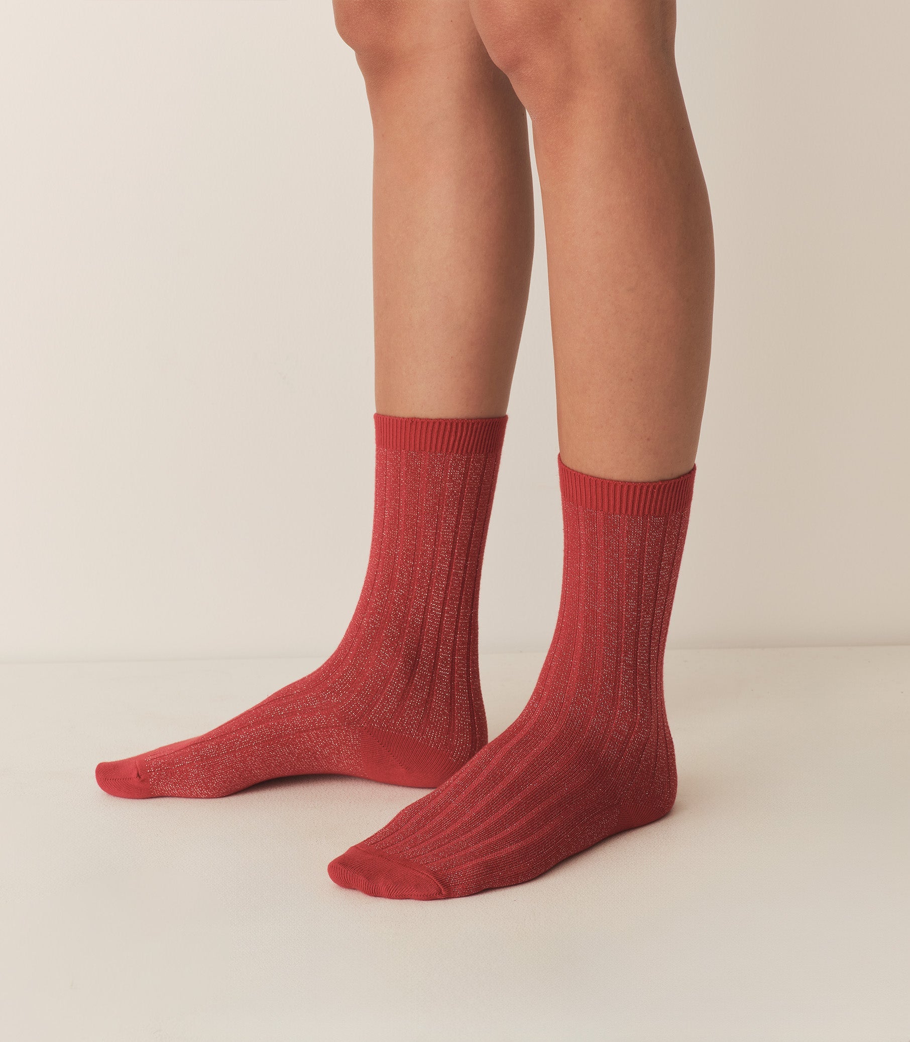 COLLEGIEN GLITTER CREW SOCK -- ROUGE CARMIN